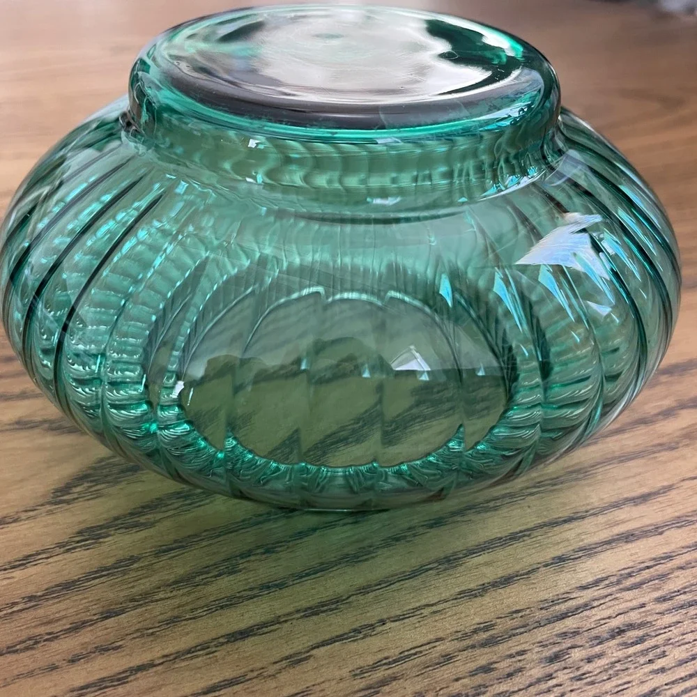 Green Ribbed Glass Vase Floral Centerpiece‎ Home Decor Accent Piece